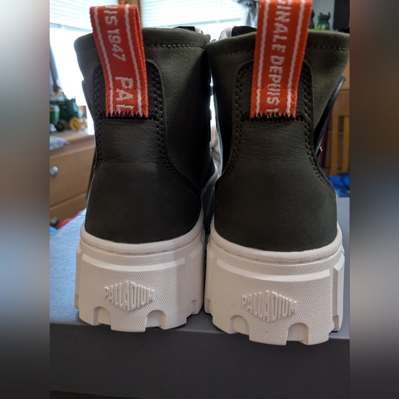 Palladium 9.5 Women's Pallatower Hi Olive Night - Picture 5 of 8